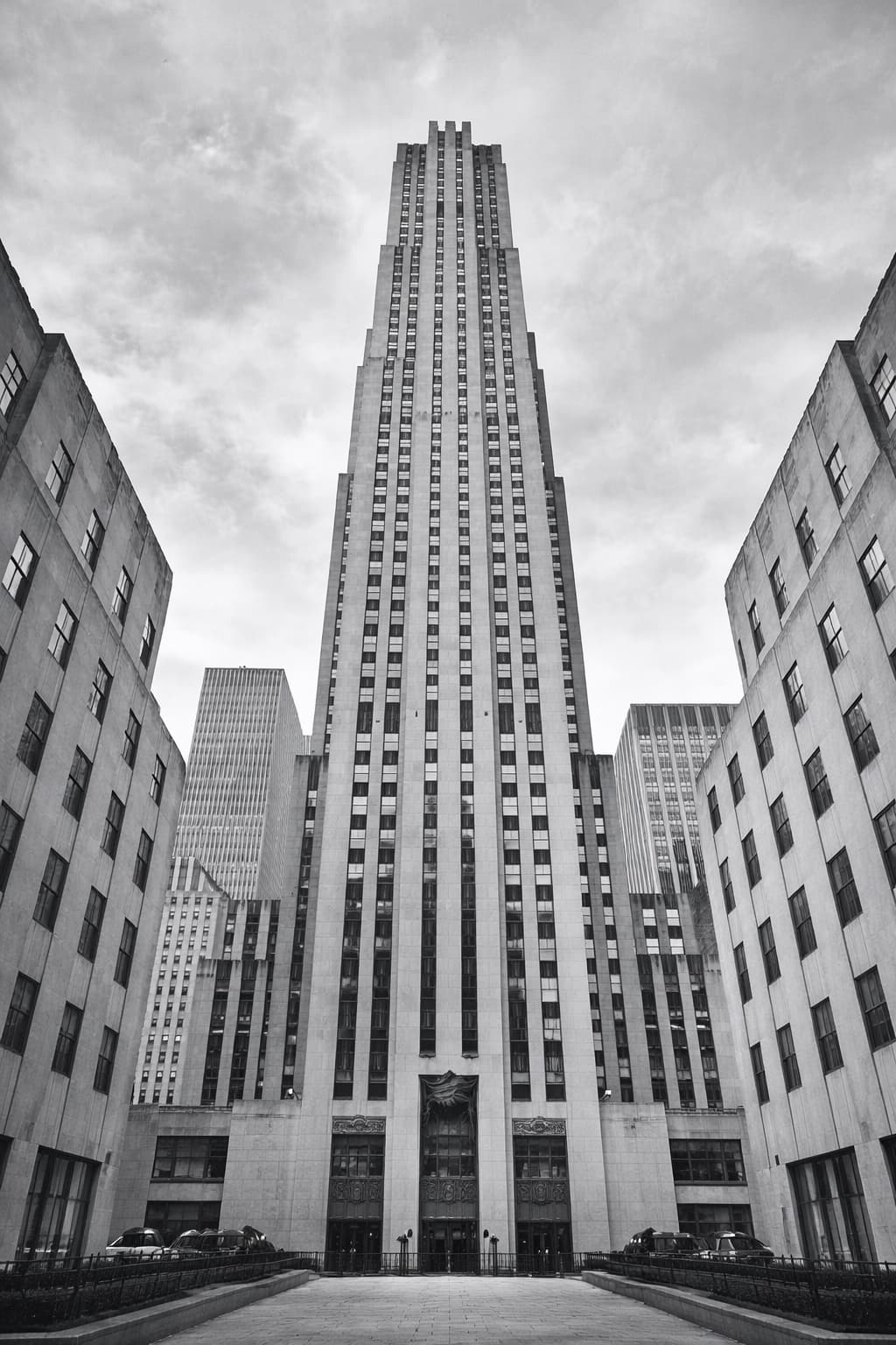 30 Rockefeller Center in black and white